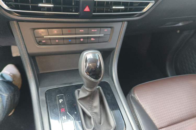 Used Dongfeng Fengon S560 2022 1.5T CVT Elite Version Gear Lever