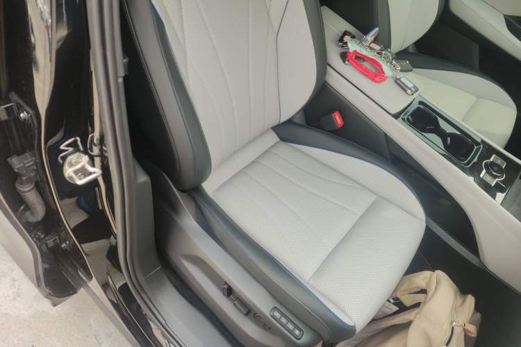 Used Volkswagen Tiguan L 2025 PRO 380TSI Two-Wheel-Drive R-Line Smart Edition
