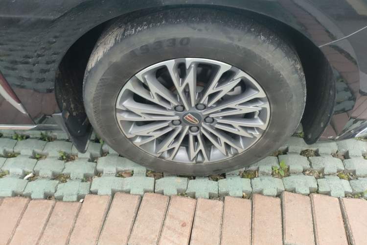 Used Hongqi H5 2024 1.5T DCT Smart Connect Flagship Edition Right Front Wheel Hub