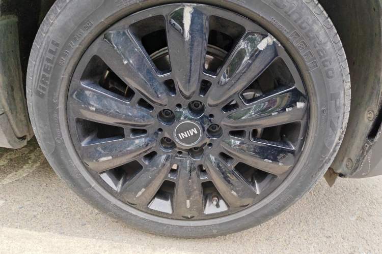 Used MINI Countryman 2021 1.5T COOPER Connoisseur Right Front Wheel Hub