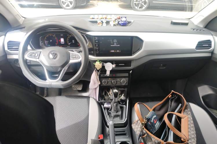 Used Volkswagen Tacqua 2020 1.5L Automatic Yue Center Console