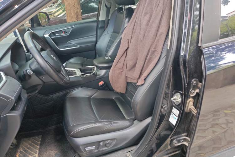 Used Toyota Wildlander 2020 2.0L CVT 4x4 Luxury Edition