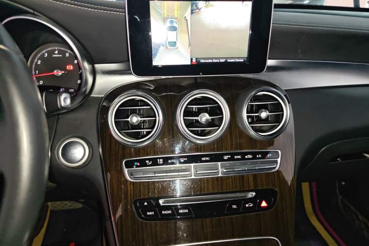 Used Mercedes-Benz GLC 2017 GLC 260 4MATIC Dynamic Edition Audio And AC Panel