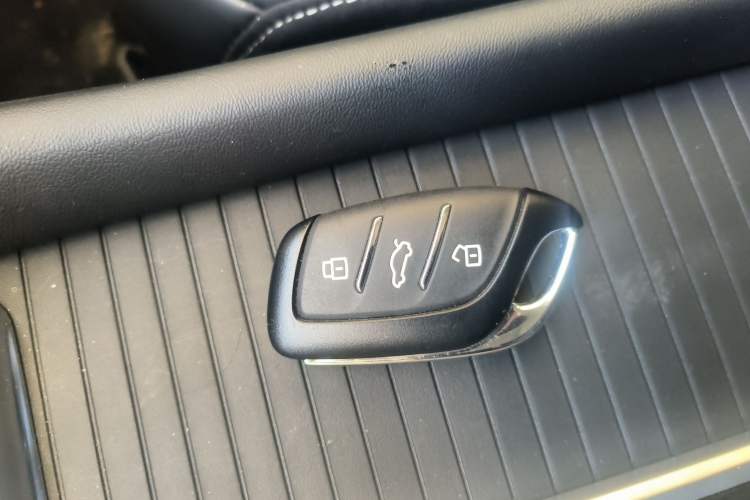 Used Roewe RX8 2019 30T Two-Wheel Drive Supreme Flagship Edition
