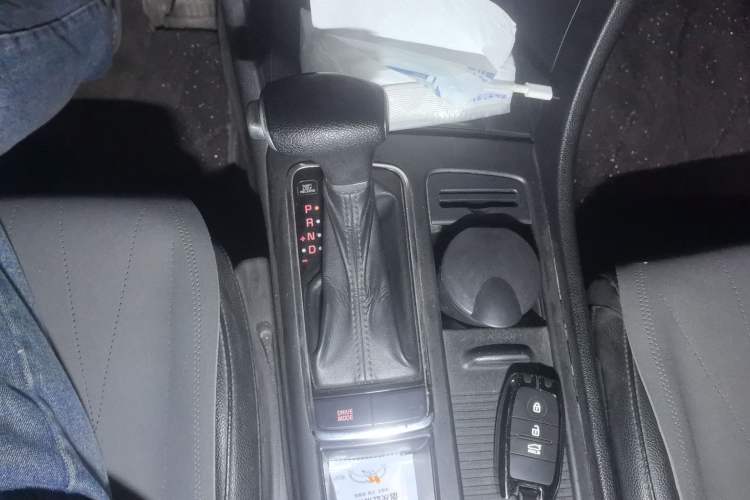 Used Kia K5 2016 2.0L Hybrid GLS Gear Lever