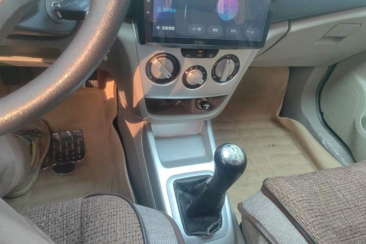 Used CHANGAN Alsvin V3 2012 1.3L Manual Comfort Version China IV Standard Gear Lever