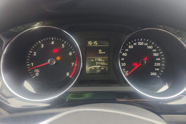 Used Volkswagen Sagitar 2017 1.6L Manual Comfort Model Odometer Close Up