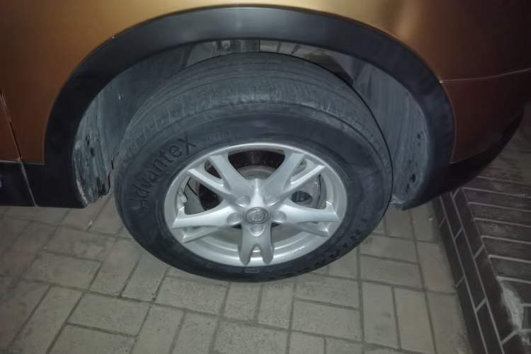 Used Nissan Qashqai 2011 2.0 XL Fire CVT 2WD Right Front Wheel Hub