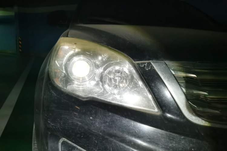 Used Haval H6 2013 Upgraded Model 1.5T Manual Two-Wheel Drive Elite Version Right Front Headlight