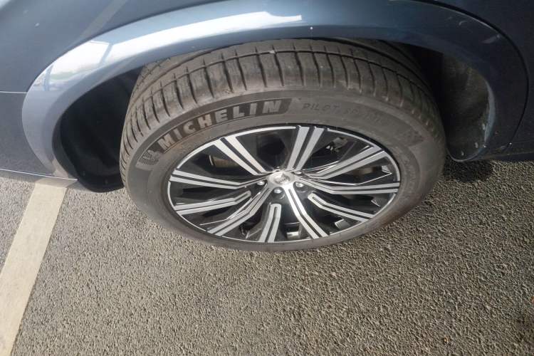 Used Volvo XC90 2024 B6 Zhiyi Luxury 7-Seater Right Rear Wheel Hub