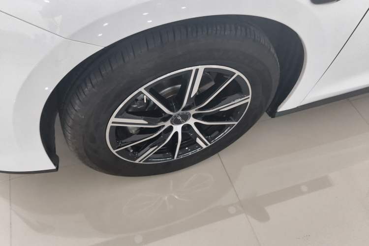 Used BYD Seal 06 New Energy 2025 DM-i Smart Drive 120KM Deluxe Model Left Front Wheel Hub