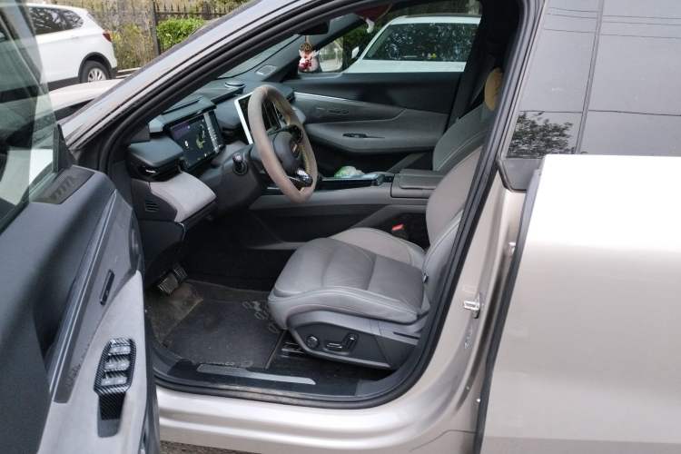 Used Lynk & Co 08 EM-P 2023 245km Ultra-Long Range Halo Driver Seat