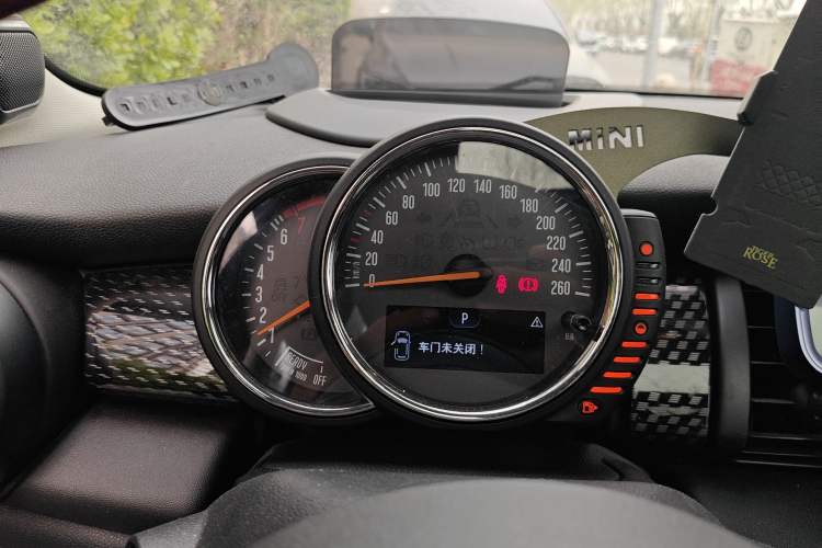 Used MINI 2016 2.0T COOPER S Pioneer Edition Five-Door Model Instrument Cluster