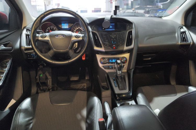 Used Ford Focus 2012 Hatchback 1.6L Automatic Fashion Edition Center Console