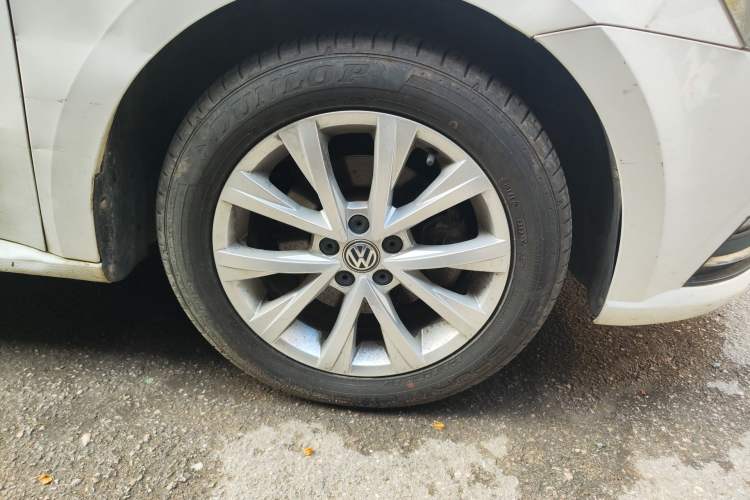 Used Volkswagen Lavida 2015 1.6L Automatic Comfort Edition
