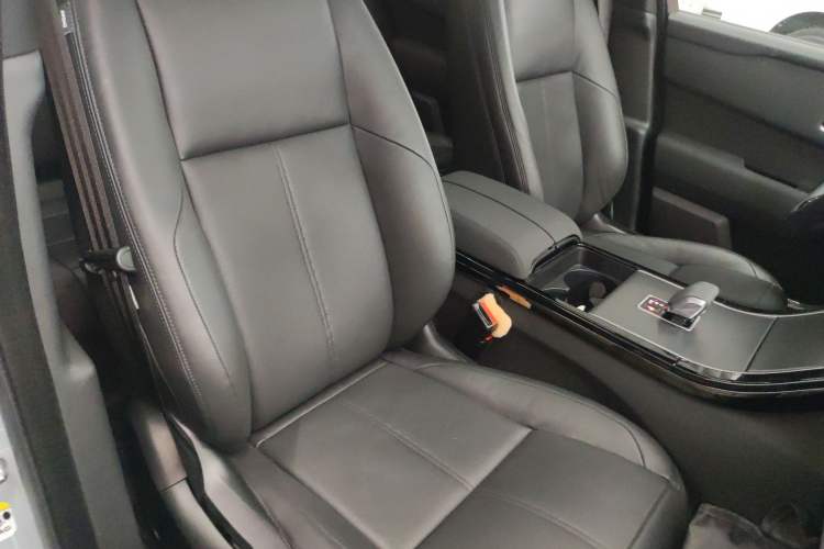 Used Land Rover Range Velar 2024 Dynamic SE Right Front Seat