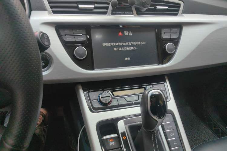 Used Geely Auto Emgrand X7 Sport 2018 1.8TD Automatic Two-Wheel Drive Smart Connect 4G Internet Edition Audio And AC Panel