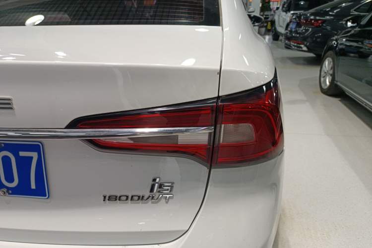 Used Roewe i5 2020 1.5L Automatic 4G Connect Luxury Flagship Edition
