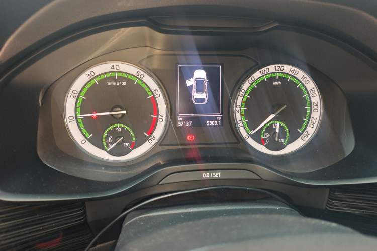 Used Skoda Kodiaq 2017 TSI330 7-Seater Two-Wheel-Drive Luxury Edition Odometer Close Up