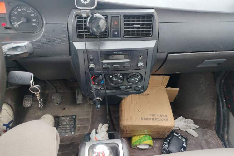 Used Wuling Rongguang 2012 1.5L Extended Basic Version Audio And AC Panel