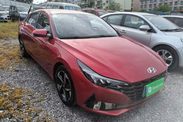 Used Hyundai Elantra 2021 1.5L CVT GLX Elite Edition Front Right 45 Deg