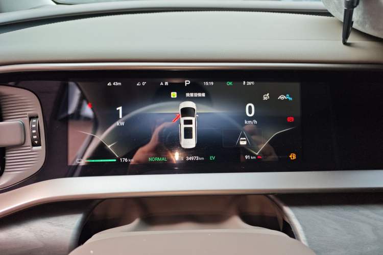 Used Denza D9 2022 DM-i 1040 Prestige Model