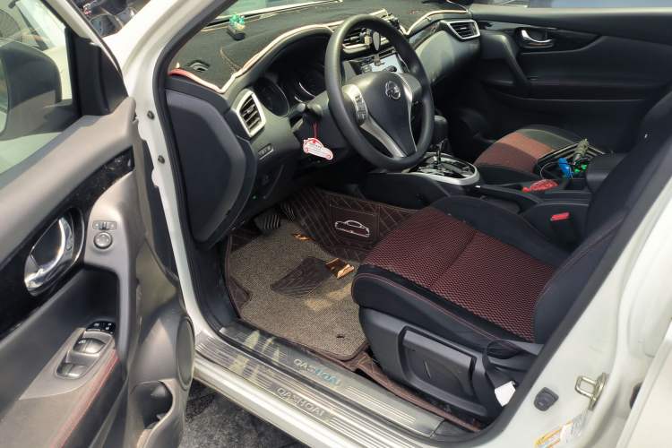 Used Nissan Qashqai 2016 2.0L CVT Elite Edition Driver Seat