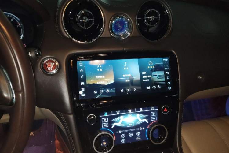 Used Jaguar XJ 2012 XJL 3.0 Panoramic Business Edition Audio And AC Panel