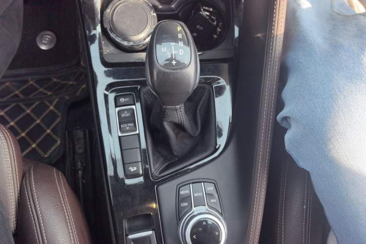 Used BMW X1 2018 xDrive20Li Luxury Edition Gear Lever