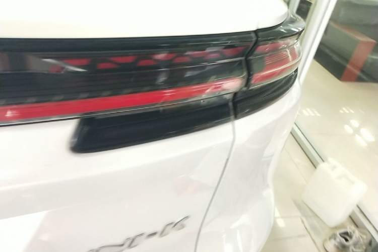 Used CHANGAN UNI-K 2023 2.0T Two-Wheel Drive YueShang Trim
