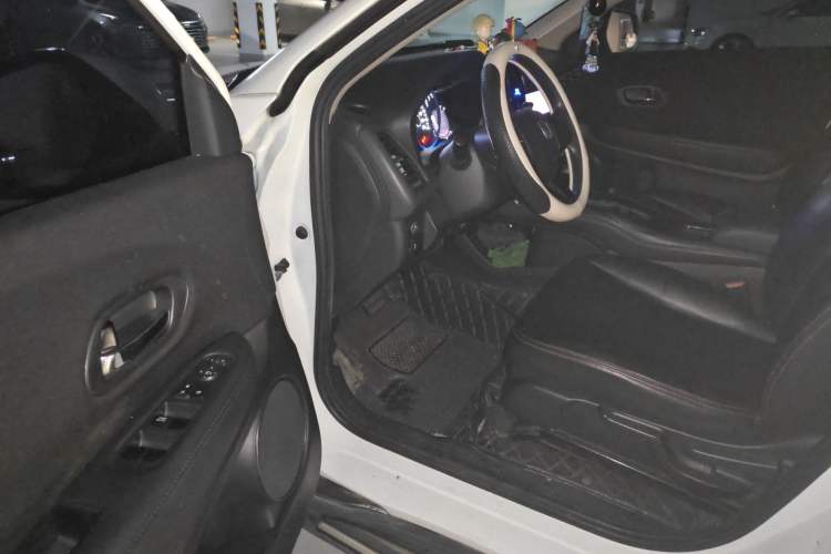 Used Honda Vezel 2015 1.5L CVT two-wheel drive Comfort trim Driver Seat