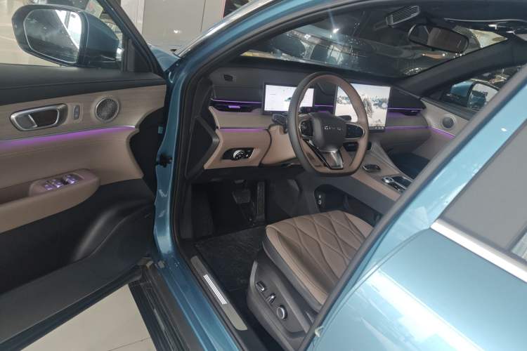 Used Chery Tiggo 8 PLUS C-DM 2025 1.5T 116 km Prestige Version 5 Seats Driver Seat