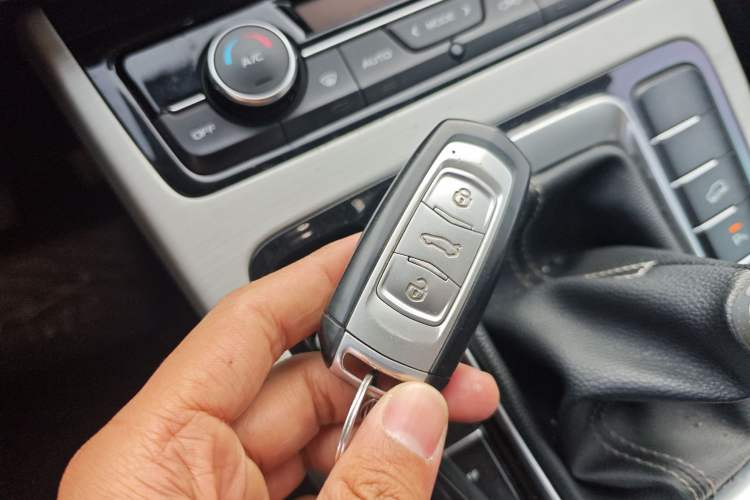 Used Geely Auto Emgrand X7 Sport 2016 2.0L Manual ZhiShang Version
