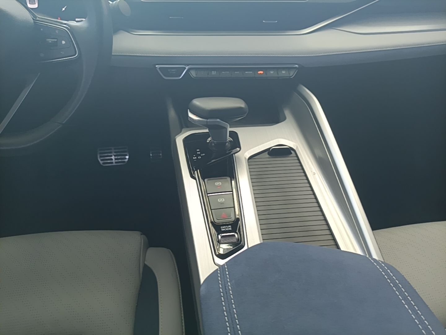Geely Auto Preface 2023 2.0TD Prestige Version — снимка 16