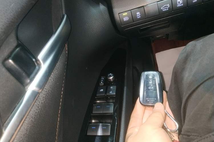 Used Toyota Camry 2023 2.0G Luxury Edition