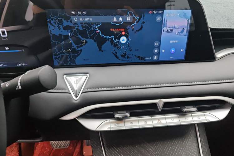 Used Venucia V 2023 260T Idol Edition Pro
