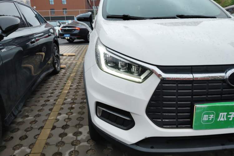 Used BYD Yuan New Energy 2019 EV535 Smart Connect Trendsetting Model
