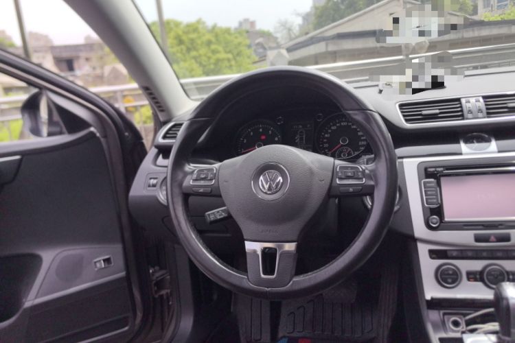 Used Volkswagen Magotan 2016 1.8TSI Luxury Comfort Model Steering Wheel