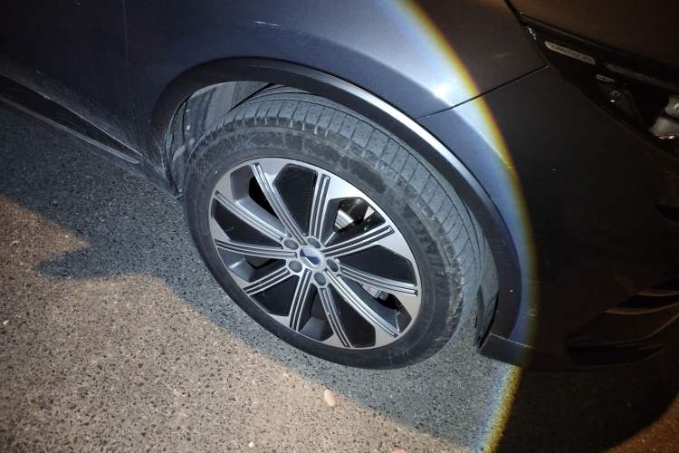 Used Denza N8 2023 Four-Wheel Drive Ultra-Hybrid Flagship Six-Seater Version
