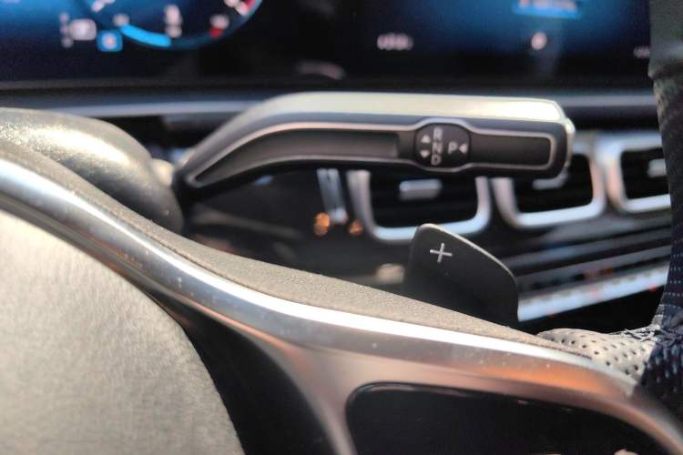 Used Mercedes-Benz GLE 2023 GLE 350 4MATIC Stylish Model Gear Lever