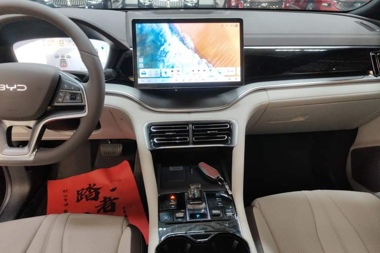 Used BYD Song PLUS New Energy 2025 DM-i 112KM Prestige Model Audio And AC Panel