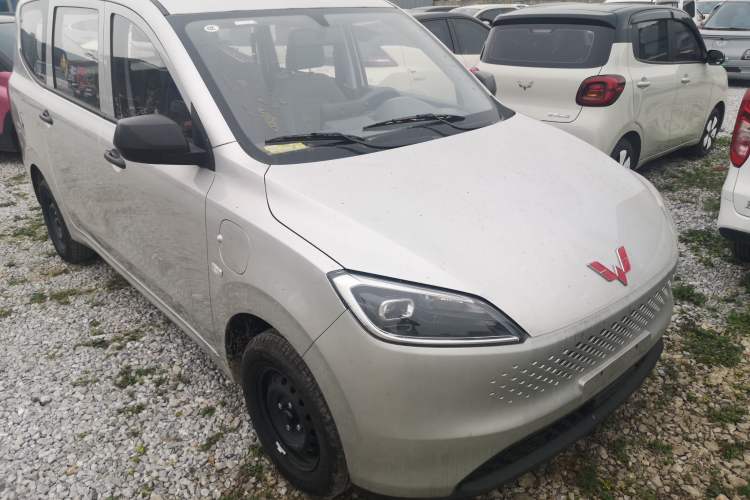 Used Wuling Hongguang New Energy 2025 Extended-Range Hybrid 50 km Standard Version

