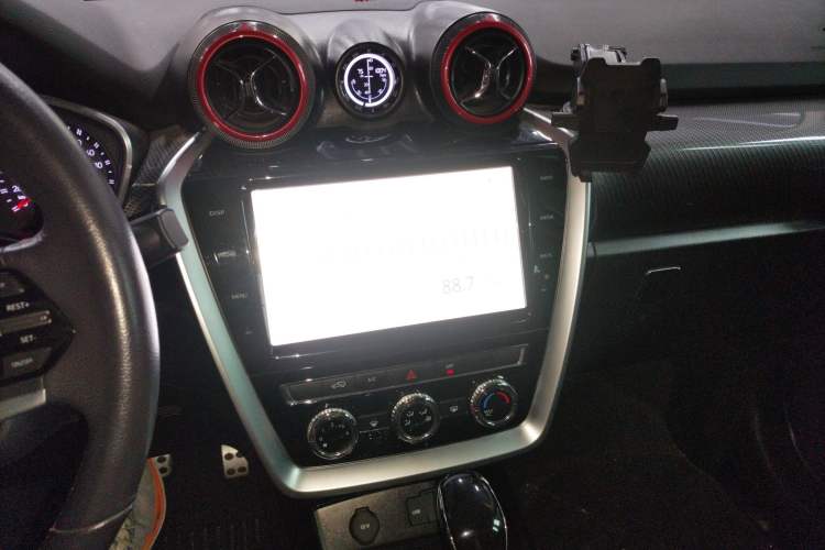 Used BAIC Off-Road BJ20 2016 1.5T CVT Luxury Model Audio And AC Panel