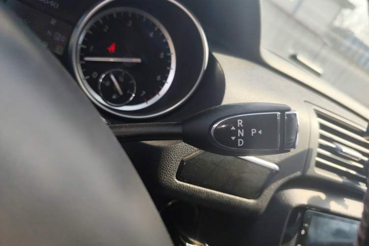 Used Mercedes-Benz R-Class 2017 R 320 4MATIC Business Edition Prestige Model Gear Lever