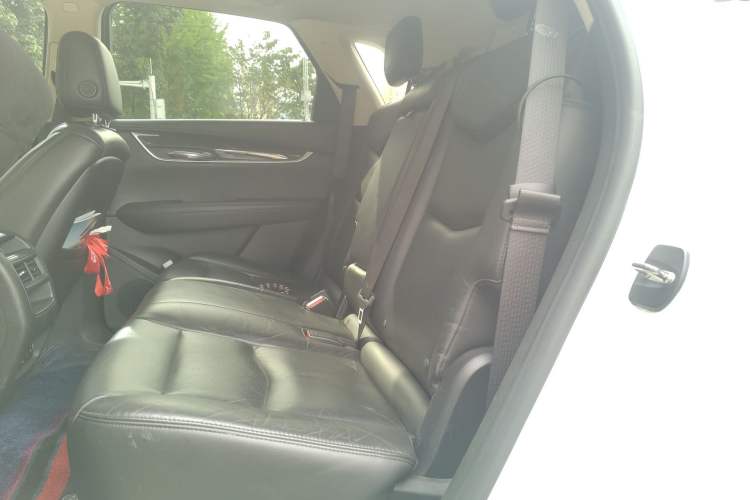 Used Cadillac XT5 2018 28T Four-Wheel Drive Luxury Model Left Rear Seat