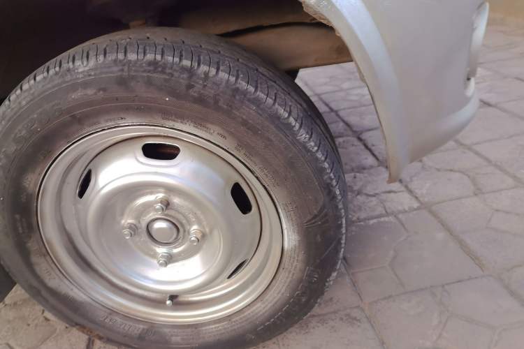 Used FAW Jiabao V52 2011 1.0L Practical Version LJ465QE1
