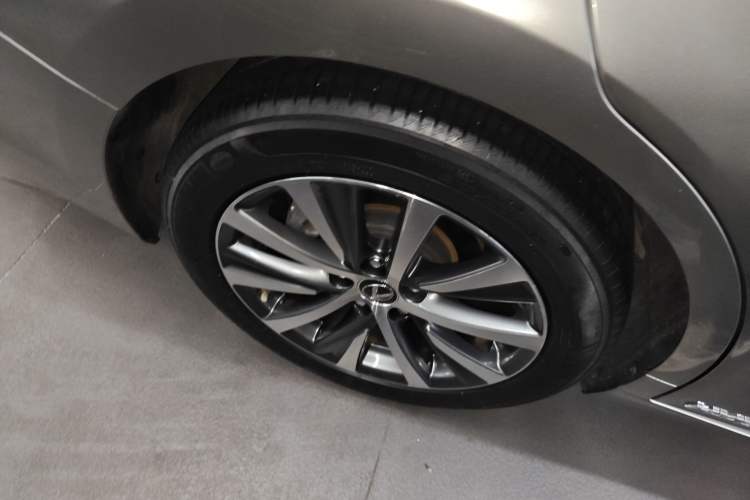 Used Lexus ES 2020 300h Premier Edition Right Rear Wheel Hub