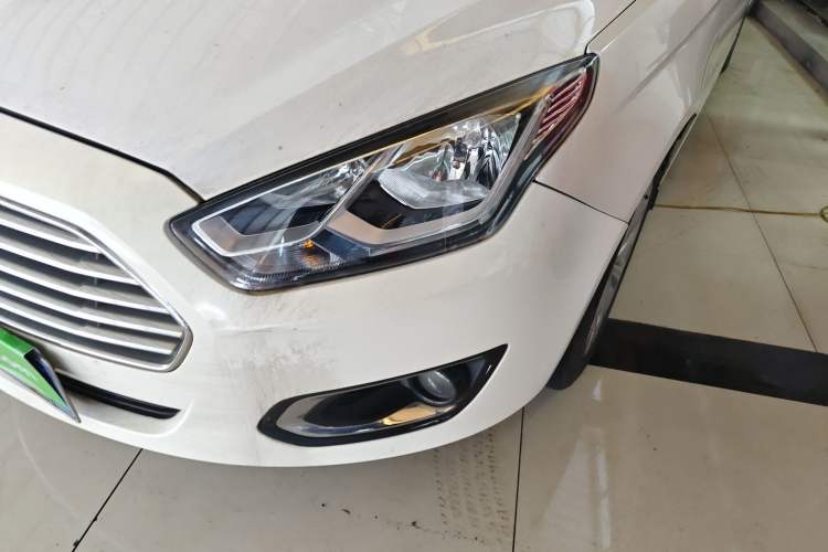 Used Ford Escort 2015 1.5L Automatic Fashion Model Left Front Headlight