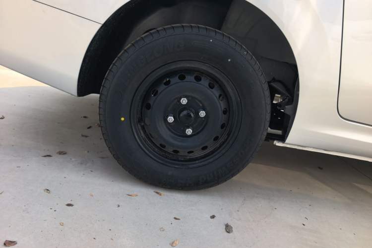 Used Wuling Hongguang New Energy 2024 All-Electric Model 300KM Standard Version Exterior 5