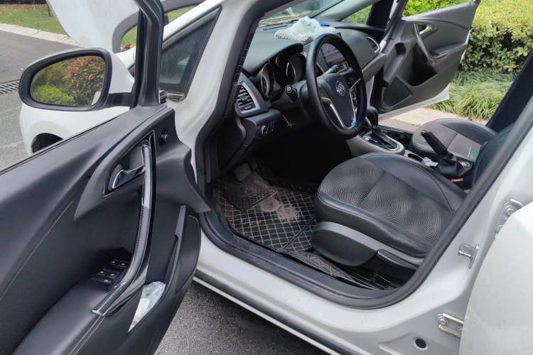 Used Buick GT 2013 XT 1.6L Automatic Fashion Edition